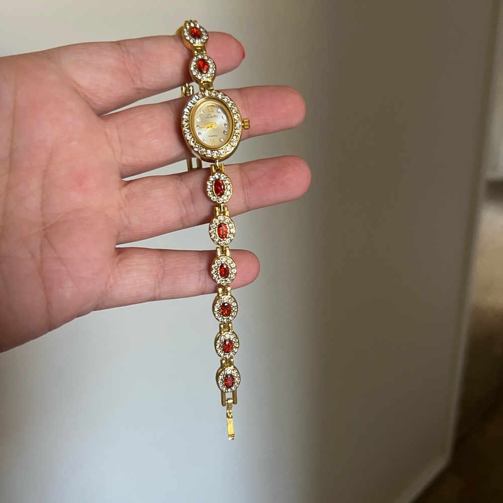 Elegant Gold and Red Women's Bracelet Watch